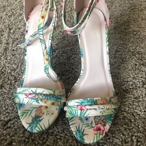 Floral heels strappy sandals NWOT size 8